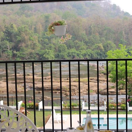 Seeheim Resorts Athirappilly Esterno foto
