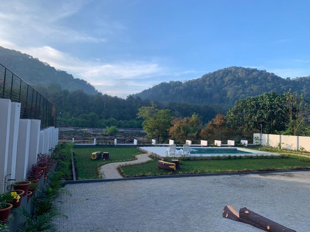 Seeheim Resorts Athirappilly Esterno foto