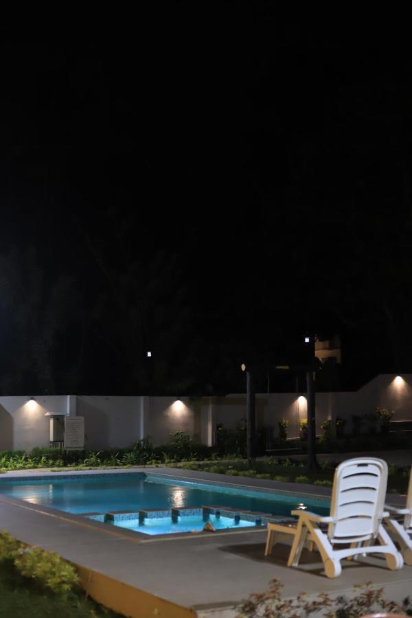 Seeheim Resorts Athirappilly Esterno foto