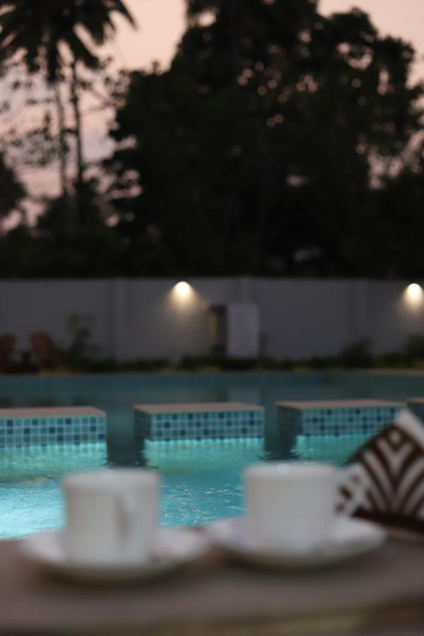 Seeheim Resorts Athirappilly Esterno foto