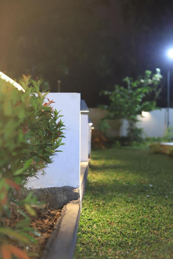 Seeheim Resorts Athirappilly Esterno foto