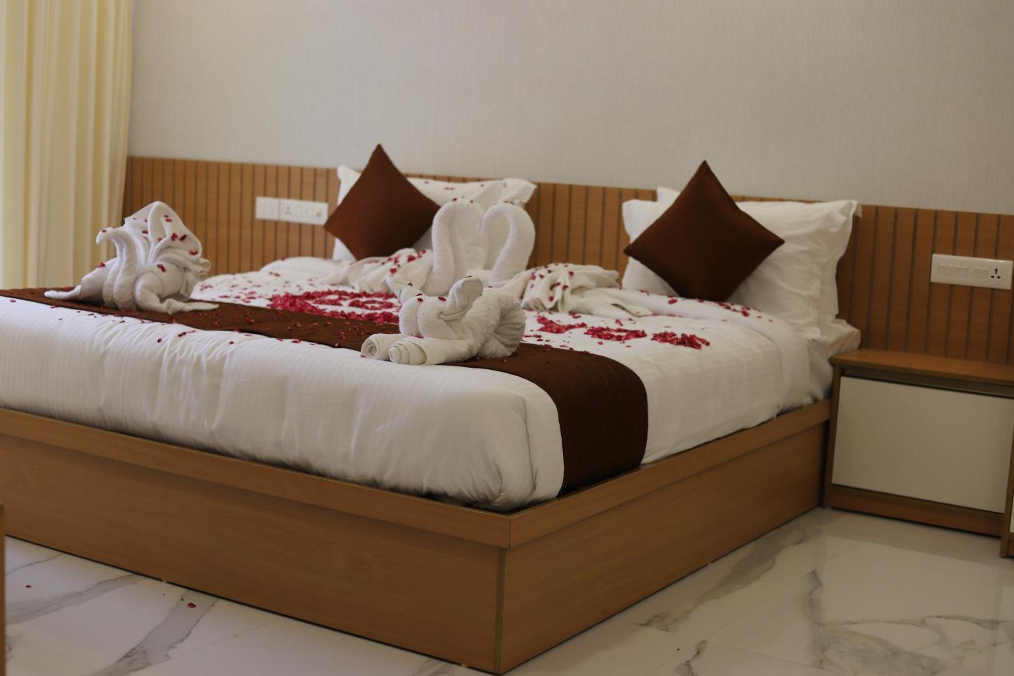 Seeheim Resorts Athirappilly Esterno foto