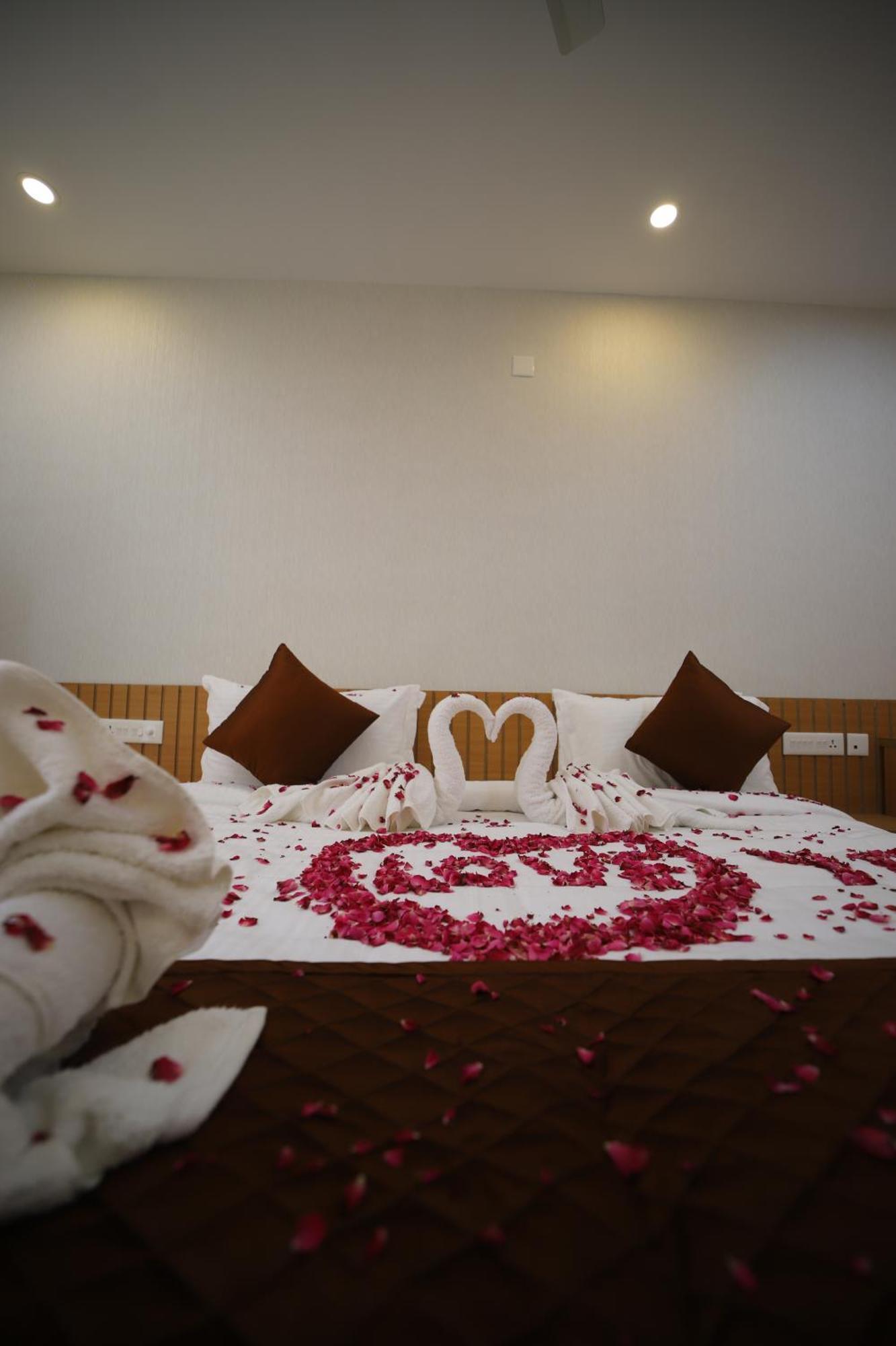 Seeheim Resorts Athirappilly Esterno foto