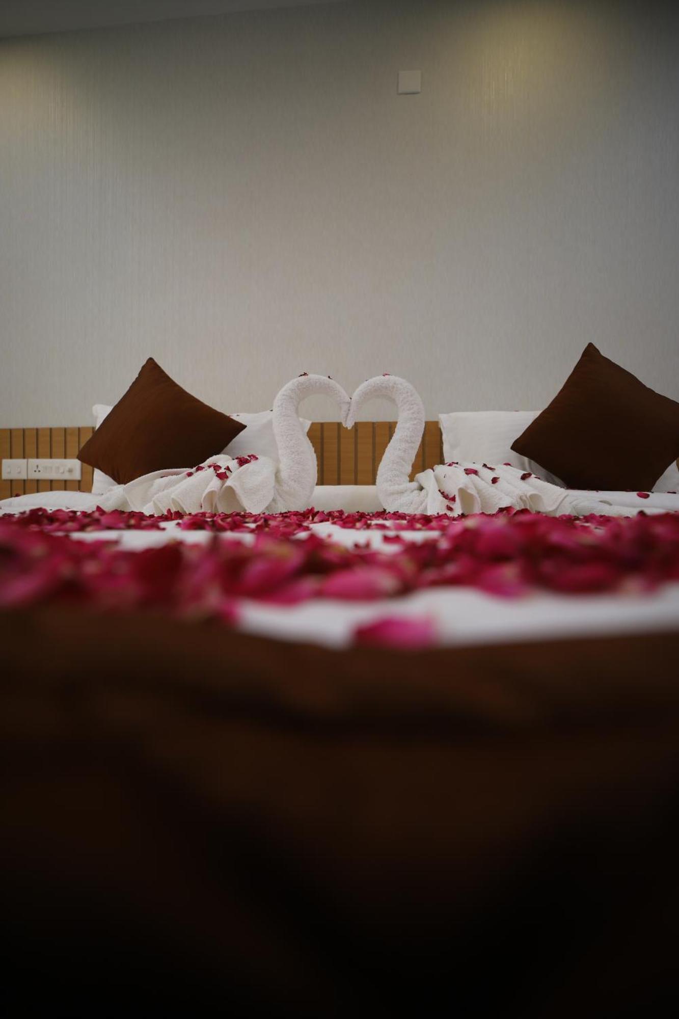 Seeheim Resorts Athirappilly Esterno foto