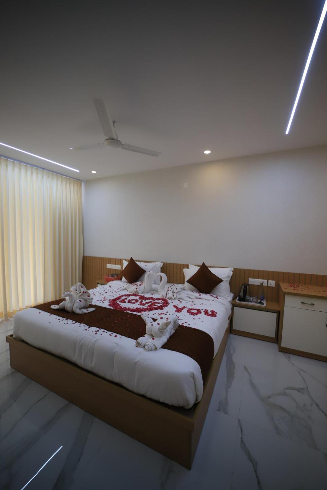 Seeheim Resorts Athirappilly Esterno foto